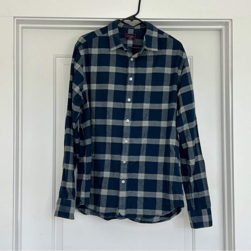 Untuckit Men's Blue and White Checkered Flannel Button-down Shirt